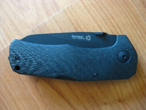 Navaja LionSTEEL en fibra de carbono TM1 CB - Image 4